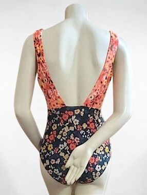 Palisades Beach Club Floral Colorblock V-Neck One-Piece Swimsuit - Coral & Teal